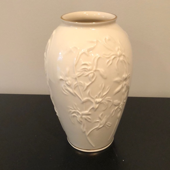 Lenox vintage cream vase with gold trim